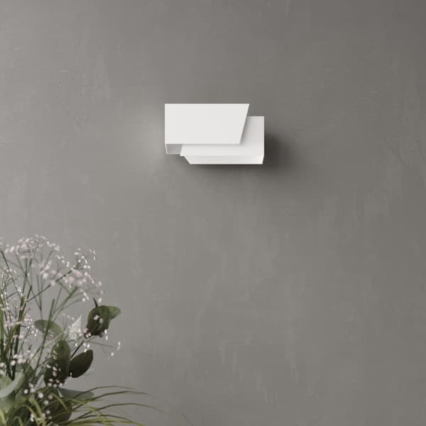 Vägglampa PIEGARE White
