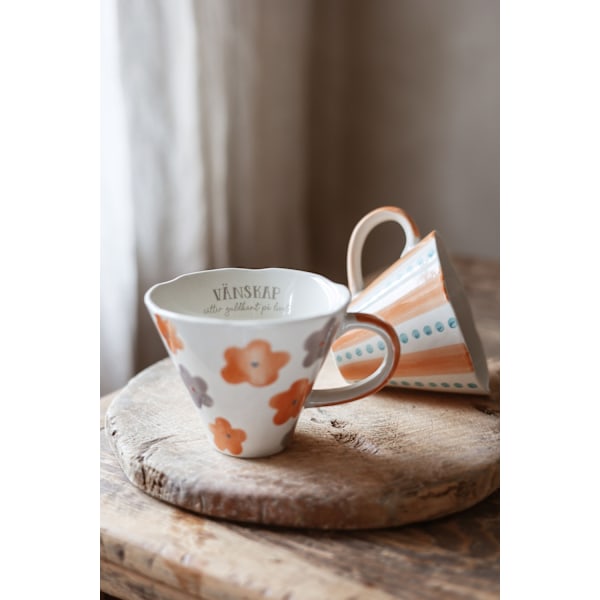 Majas Cottage Mugg Vänskap sätter guldkant på livet White