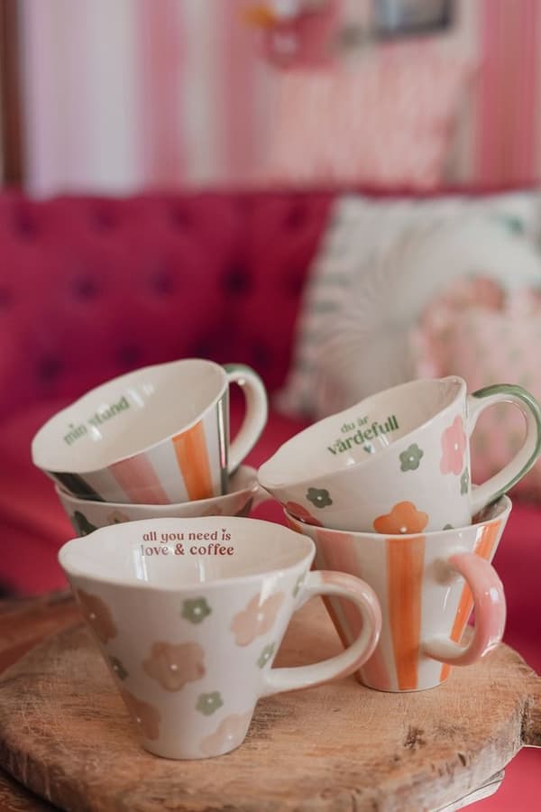 Majas Cottage Mugg All you need is love & coffee Vit