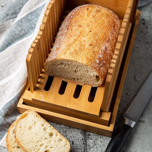 Brödskärare för hembakat bröd - Skärbräda i trä med smulhållare - Hopfällbar och kompakt brödskärbräda - Tunna eller tjocka skivor