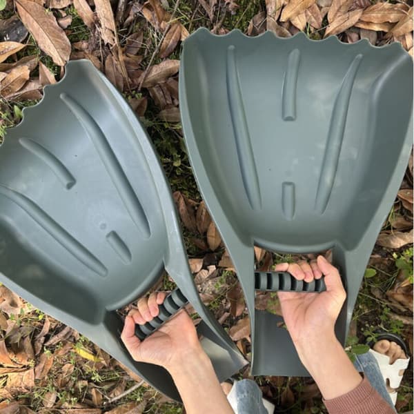 Leaf Scoops with Claws (1 Pair), Garden Shovel, Leaf Collector Robust Ergonomic Handle - Comfortable and Very Practical