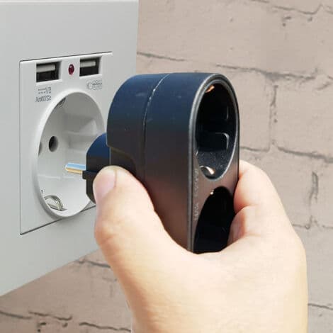 Strømfordeleromformer EU 16A/250V - Ideell for kontor og reise. Svart