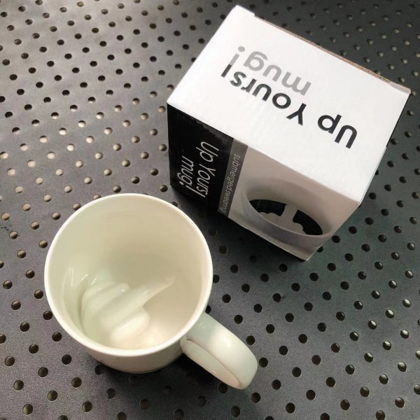 Kreativ rolig falsk kopp finger mittfinger kaffekopp parodi personlighet 3D tredimensionell enkel