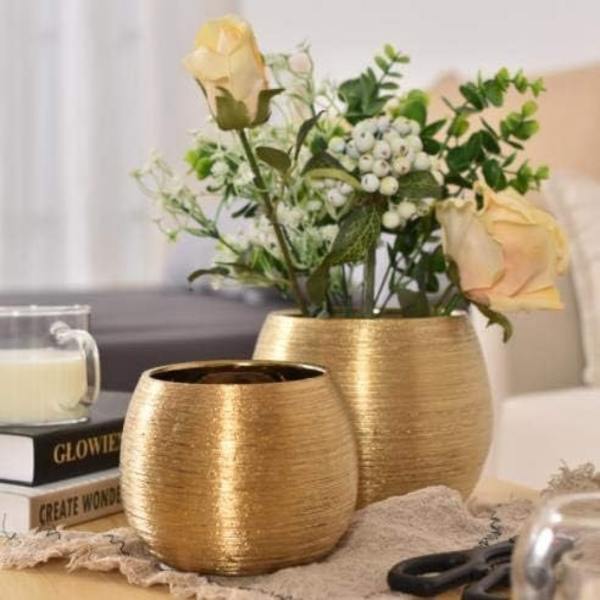 Modern minimalistisk rund vas i keramik, guld, för dekorativa suckulenter inomhus och