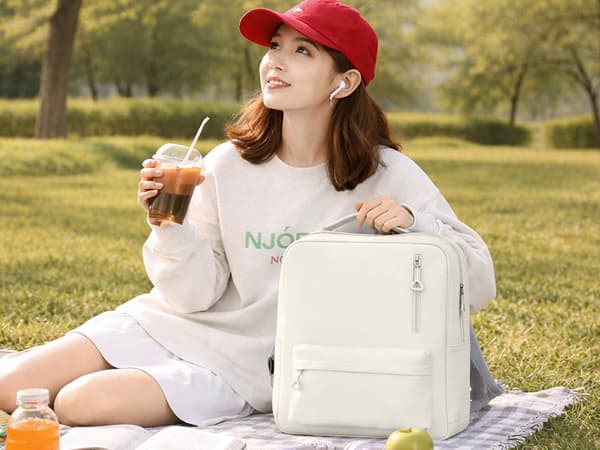 Backpack with laptop compartment and USB port 18–20 L white 45x30x16 cm Vit white