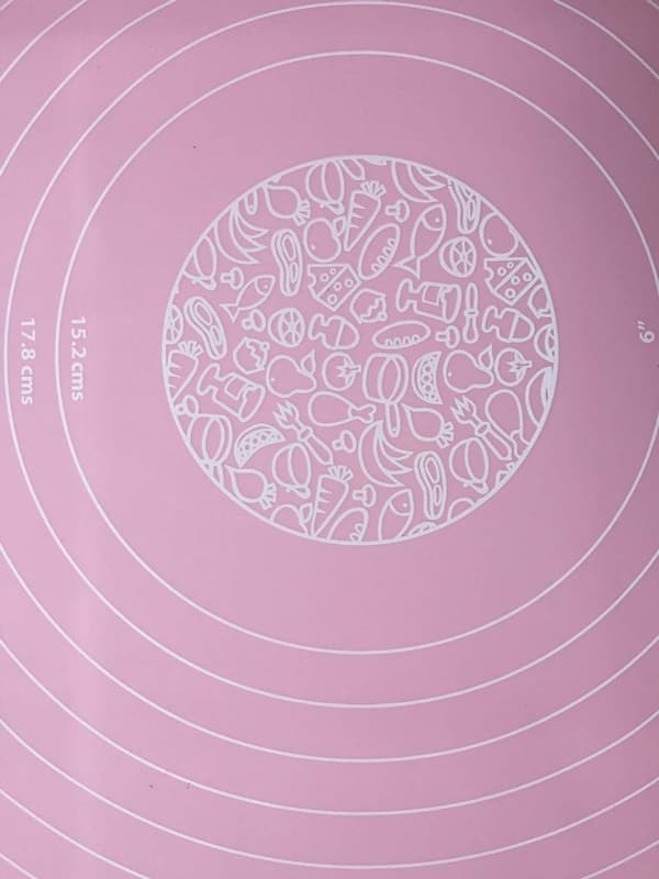 Halkskyddad silikonbakmatta med rosa måttguide