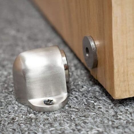 Magnetisk dørstopper, gulvmontert, børstet metall