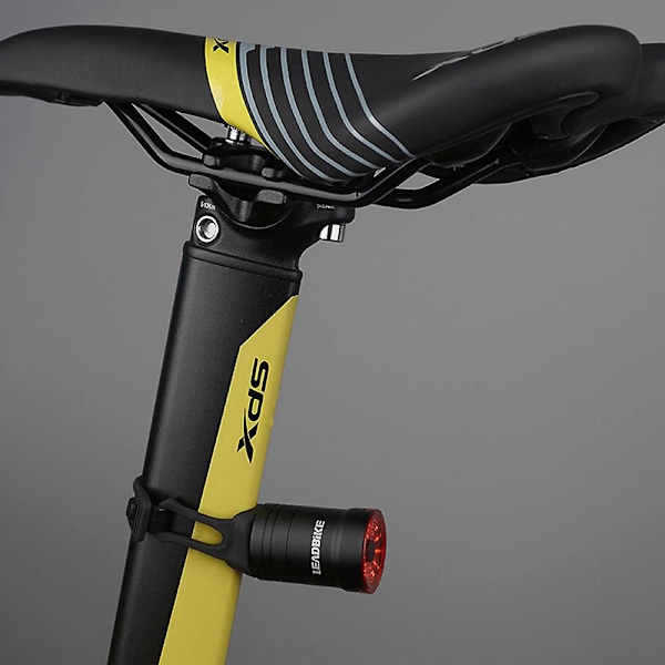 Smart Baglygte til Cykel med Automatisk Start/Stop Bremsning, IPX6 Vandafvisende, USB Opladning