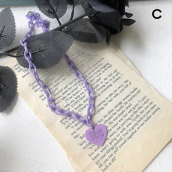 Halsband med bokstavstryck i harts/glänsande hjärta, justerbar längd, halskedja, smycke, kärlekshänge, halsband purple c