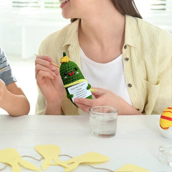 Virkad Gurka Leksak Emotionellt Stöd Positivt Liv Handgjord Stickning Grönsak Stressavlastning Tröstdocka Barn Vuxna Födelsedagspresent Jikaixiang