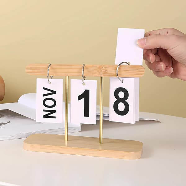 Gjenbrukbar evighetskalender i tre 2026, skrivebordsdekorasjon for hjem og kontor