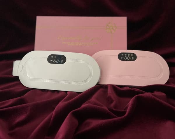 Kvinders menstruationsperiode varmeterapi og massagebælte (lyserød elfenben), 3 temperaturindstillinger + vibration, lindrer ubehag i maven.