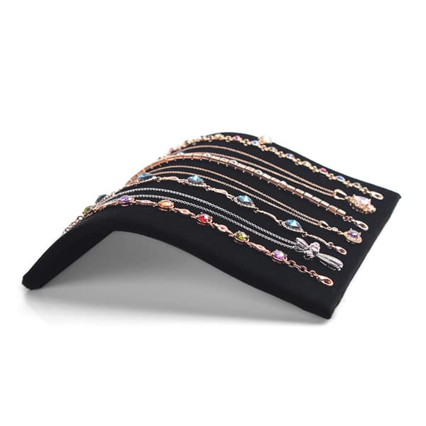 Korun ja ketjujen näyttöteline, sametti, musta