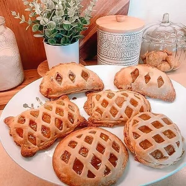 Taikinapainike käsipiirakoille, käsipiirakkamuotit juhliin ja buffet-pöytiin, käsipiirakkamuotit, omenan, kurpitsan ja tammenterhon muotit, 3-pakkaus