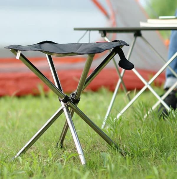 Famanu, sammenklappelig letvægts campingstol, ideel til udendørs aktiviteter