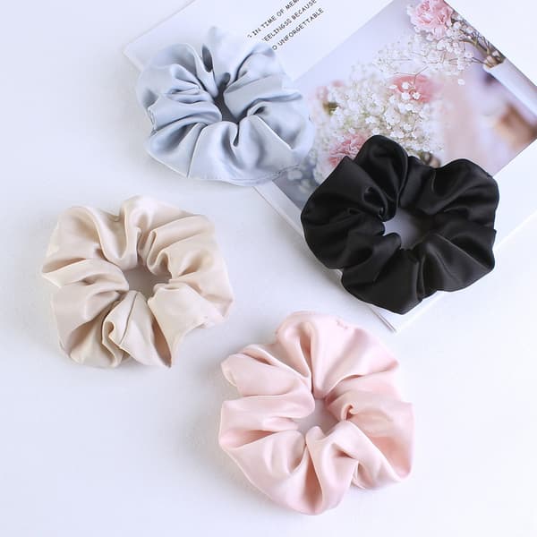 4 stk. hårelastikker - satin elastiske bløde hårelastikker - hårbøjler til piger og kvinder - sort + beige + pink + grå