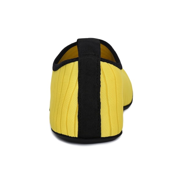 Vattenskor för kvinnor Herr Snabbtorkande Aqua Strumpor Simma Strand Barfota Yoga Träningskläder Sport Accessoarer Pool Camping måste ha Vuxen Ungdom Storlek Yellow 34-35