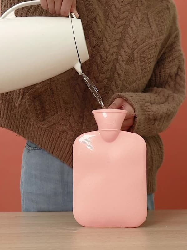 500 ml varmvattenflaska med breddad vatteninlopp för värme, grön.