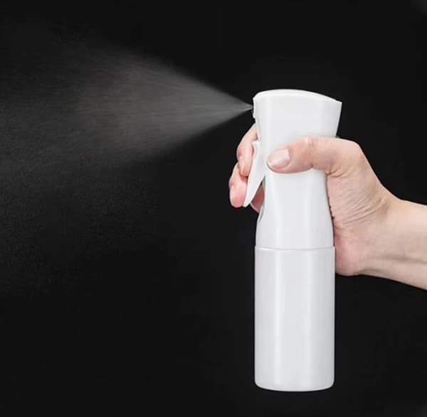 Vesisuihkepullo Musta - Suihkepullo Meikin kosteuttamiseen - 500 ml