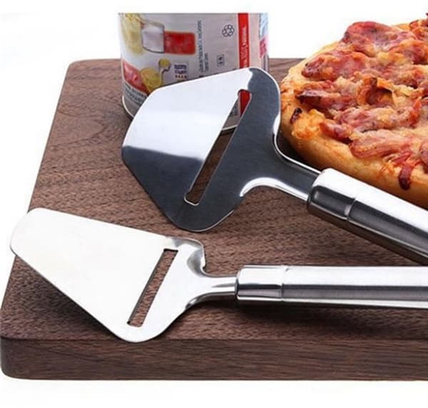 Multifunksjonell osteskjærer 2-delt sett, rustfritt stål, for skjæring av ost og pizza, sølv.
