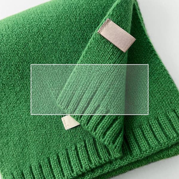 Stickad vinterhalsduk, unisex, enfärgad, längd 155*20 cm, benvit.