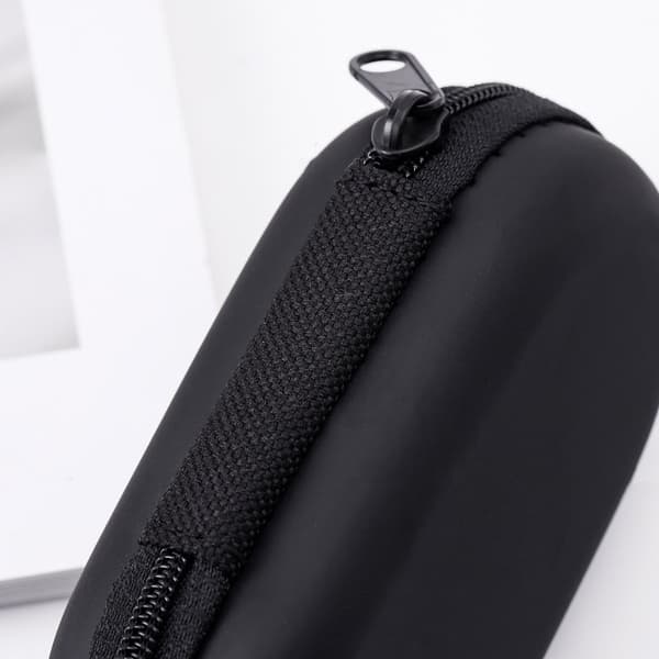 Ovalformat hörlursfodral, bärbart, kan förvara hörlurar, datakablar och USB-minnen, svart.