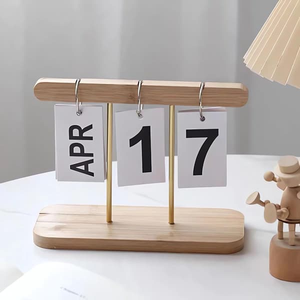 Gjenbrukbar evighetskalender i tre 2026, skrivebordsdekorasjon for hjem og kontor
