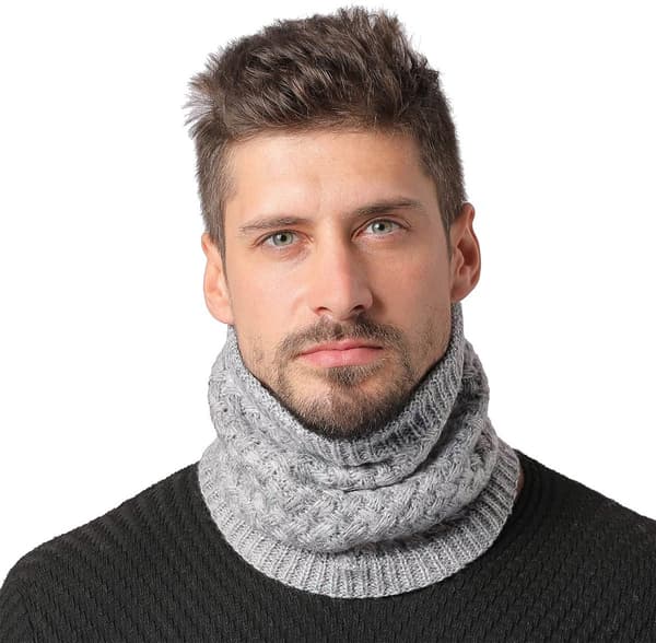 Todelt vinterstrikket skjerfsett, vindtett og varmt, unisex, lysegrå.