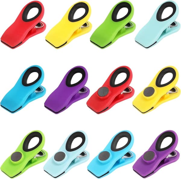 12-pack med matförseglingsklämmor med magnetisk stängning, perfekt för att försegla snackspåsar.