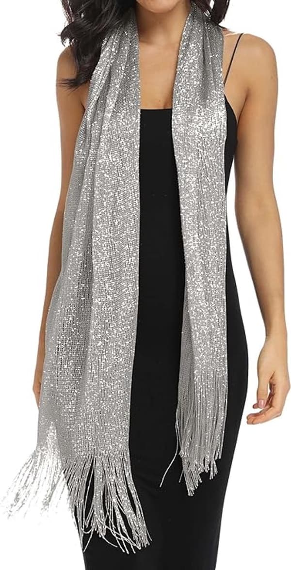 Guldfärgad glansig cape med tofsfåll, perfekt för brudar, bröllopsfester, aftonklänningar och accessoarer.