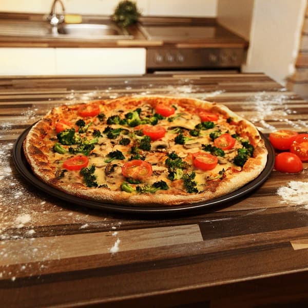 ING Rund pizzaform, non-stick belægning, kulstofstål, egnet til pizza og brød, 36 cm diameter, let bageform, grå