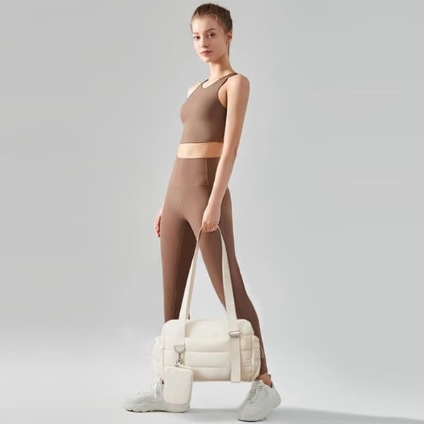 ING Naisten Pieni Urheilukassi - Urheilumatkakassi - Mini Urheilukassi - Beige