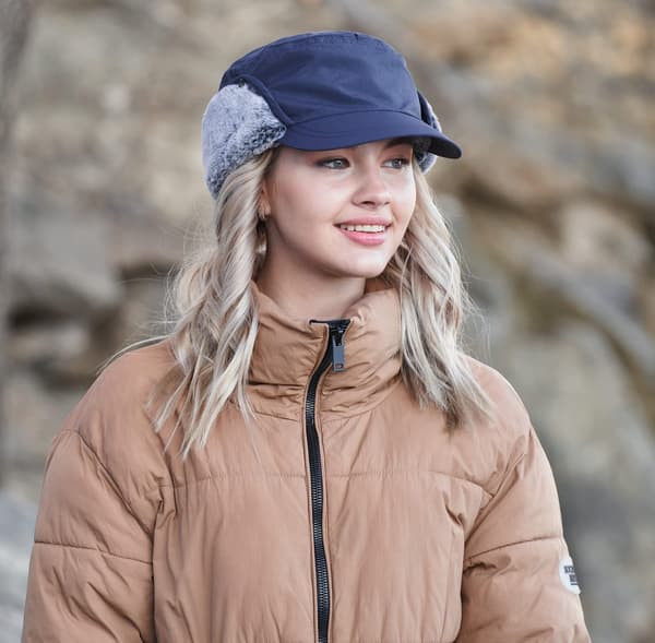 Unisex vinterhue - med øreklapper - fleecemateriale - varm og behagelig - blå