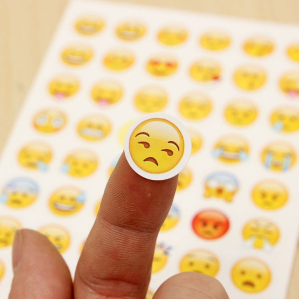 192 st Emoji Stickers klistermärken  (4 sidor)