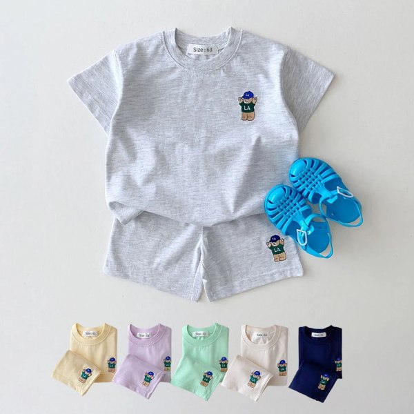 2023 Sommar Korea Baby Pojkar Kostym Broderade Björn Badge T-shirts T-shirts+lösa shorts Flickor 2st Casul Spädbarnsset Toddler 1 4Y  110