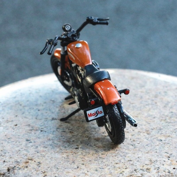 Maisto klassisk motorcykelmodell Harley Davidson Sportter, Iron Alloy 883, Metall gjuten under tryck, barnleksakspresent, 1:18 2014 883