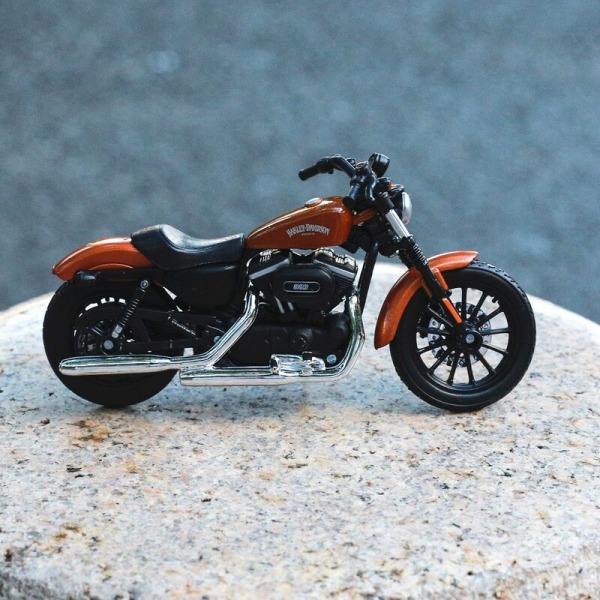 Maisto klassisk motorcykelmodell Harley Davidson Sportter, Iron Alloy 883, Metall gjuten under tryck, barnleksakspresent, 1:18 Forty-Eight Red