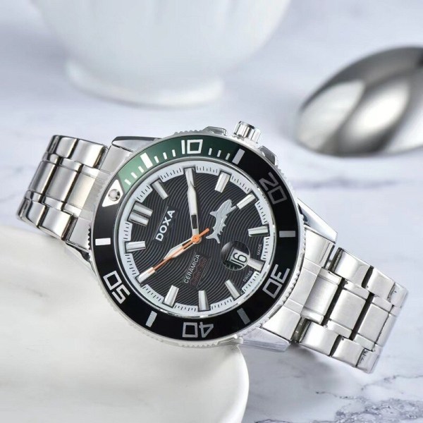 Ny DOXA Watch Top Märke Utsökt 316L rostfritt stål watch Lysande Automatisk Date Vattentät Sport Quartz Watch Clock green