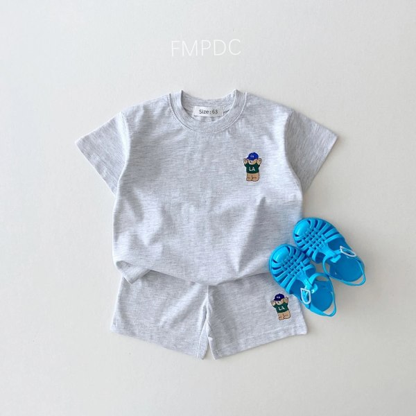 2023 Sommar Korea Baby Pojkar Kostym Broderade Björn Badge T-shirts T-shirts+lösa shorts Flickor 2st Casul Spädbarnsset Toddler 17 4Y  110