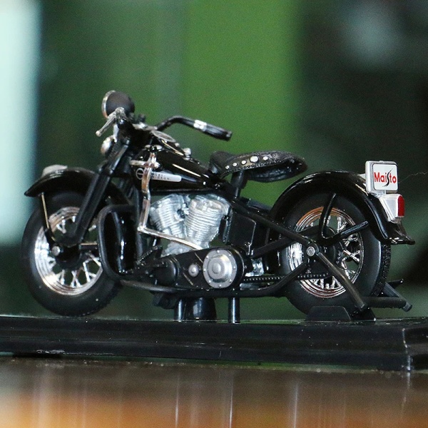 Maisto Motorcykelmodell Sub-gjuten, Harley Davidson, Panhead FL, samling av funktionella leksakspresenter, 1:18, nötter And Dust Cover set