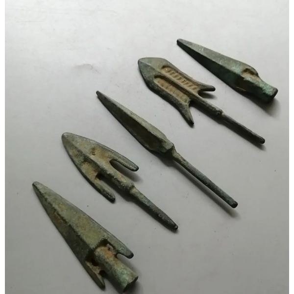 Antik samling antika vapen brons pil koppar pil