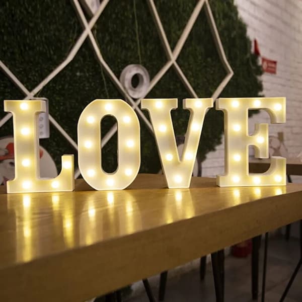 LED-bokstavlys Alfabetlamper Lysende Lampe Nattlys Dekor Til Bursdager Bryllupsfester Valentinsdag (L)