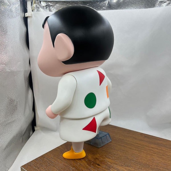 Crayon Shin-chan 1:1 staty modell leksak Delikat och anime modell leksak för kompakt Skrivbordsdekoration-4 White