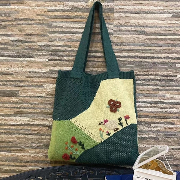 Stickad axelväska i virkat material, GRÖN green