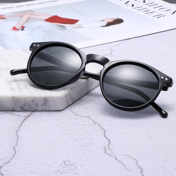 Unisex Solglasögon med Polariserande Linser, Rund Ram, Retro Black-Black grey