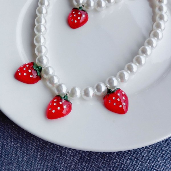 Söt liten jordgubbspärlhalsband Armband Öronklämma Tredelad set Födelsedagspresent