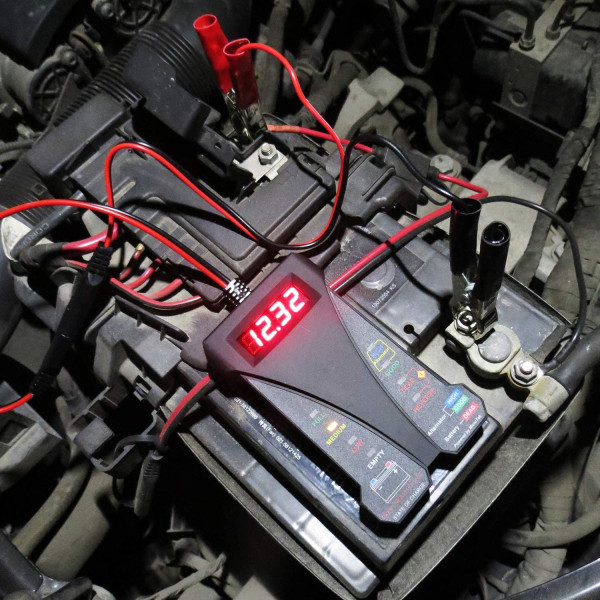 12V digital batteritestare voltmeter och generatorladdningssystemanalysator med LCD-skärm och LED-indikering, svart gummifärg