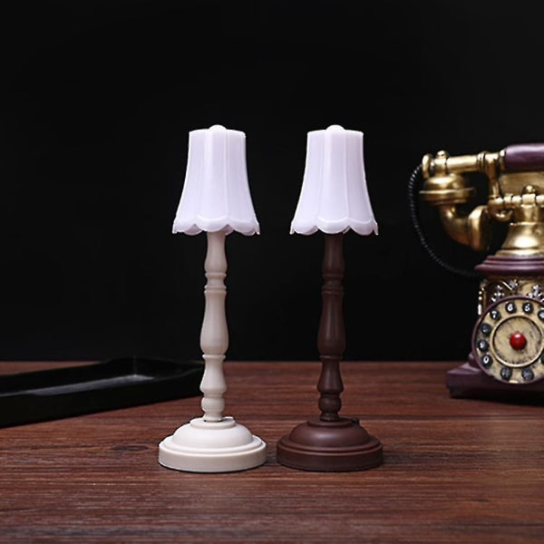 Minimöbler i dockhus, lampskärm, skrivbordslampa med LED-ljus modelldekoration, barns låtsasleksaker brown
