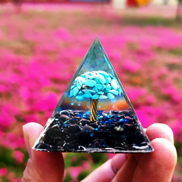 Nyankomst Crystal Ball Grus Pyramid Hem hantverk Resin Ornament Desktop Ornament