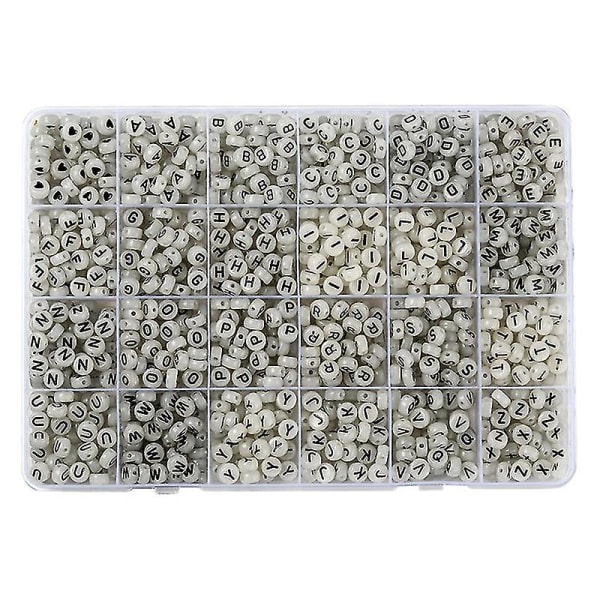 1500 bitar 7 mm vita runda akrylbokstavspärlor för smyckestillverkning